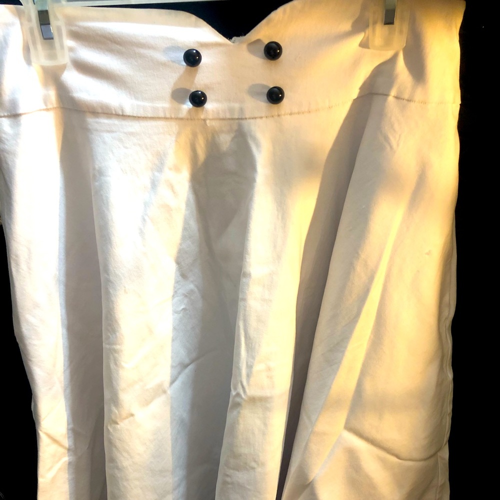 Super cute 50-60s style white skirt